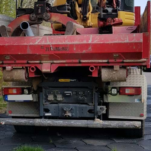 Heavy Truck with excavator 25500 kg