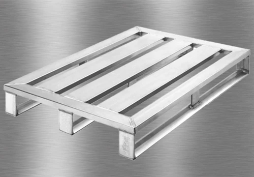 Aluminium pallet with three skids